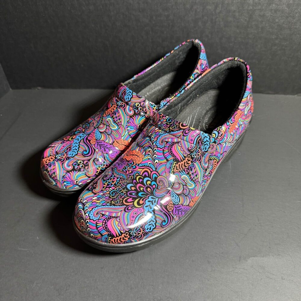 Easy Works Colorful Woman's Shoe, size 9 [Shoe 228]